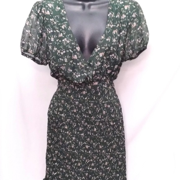 Isalis Dresses & Skirts - ISALIS Floral V-Neck Smocked Waist Mini Dress - Dark Green